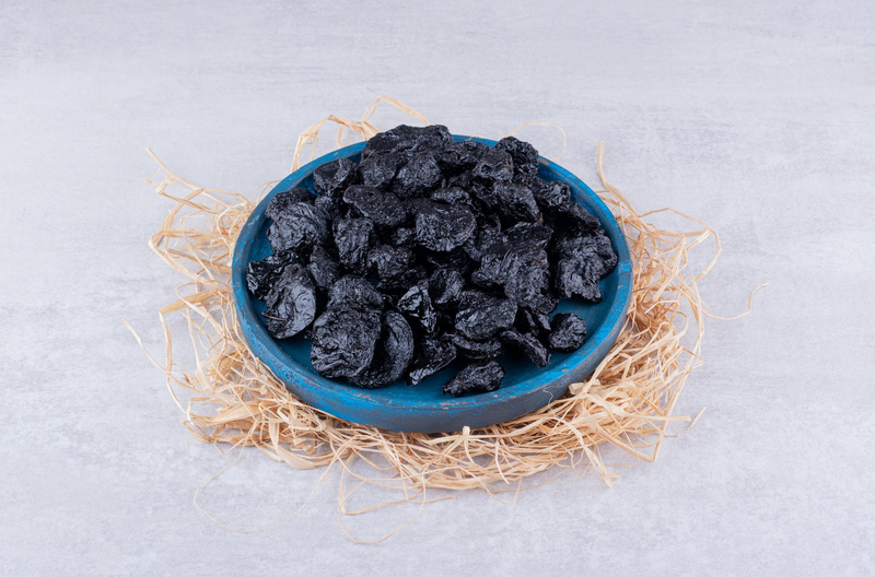 Black raisins in a bowl