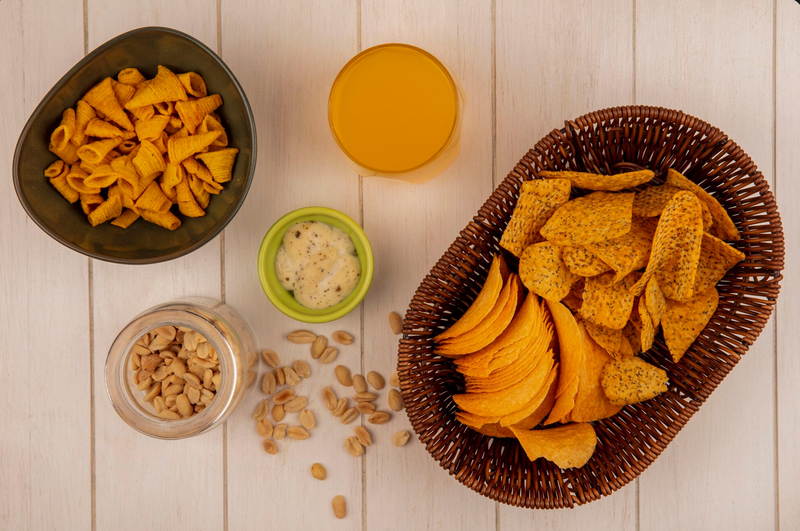 Image of some of the best indian snacks, including peanuts and chips